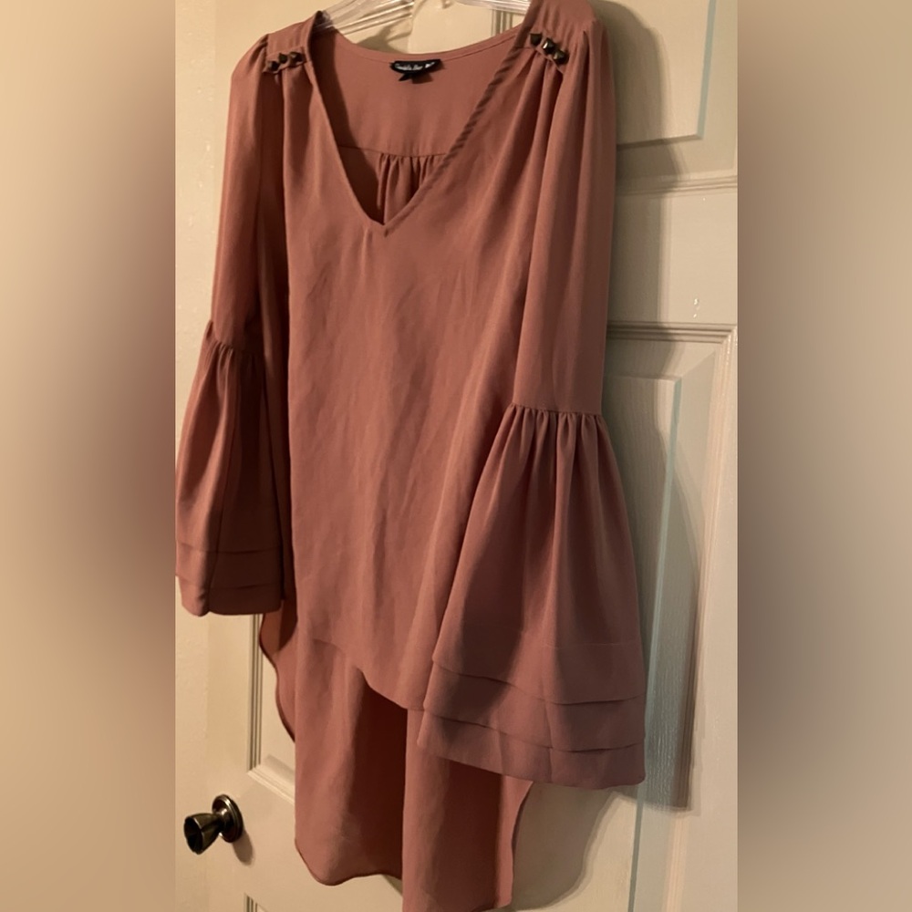 Tiered bell sleeve hi-low top